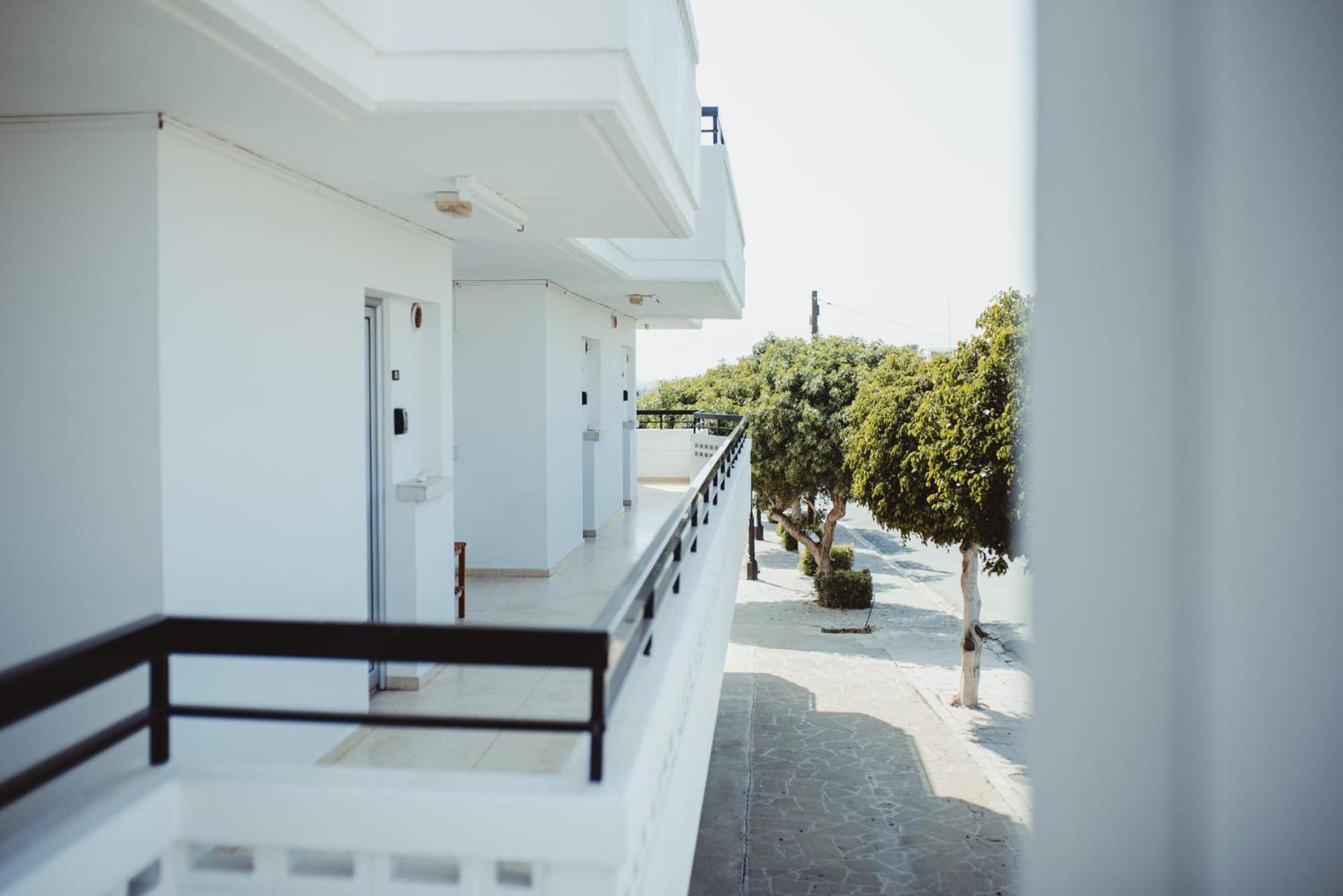 Ovis Hotel Apartments Айя-Напа Экстерьер фото